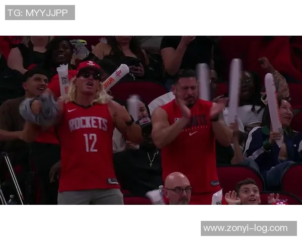 球迷冲入赛场激情拥抱偶像球星场面温馨感人